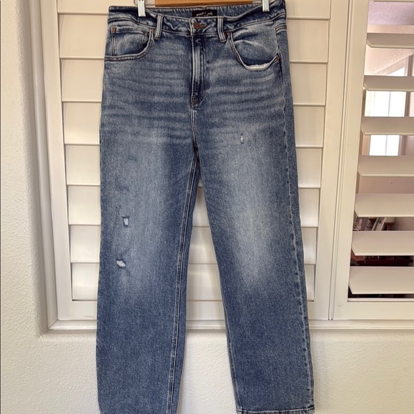 Social Threads Risen Boyfriend jeans.  Size 31 - Picture 1 of 2